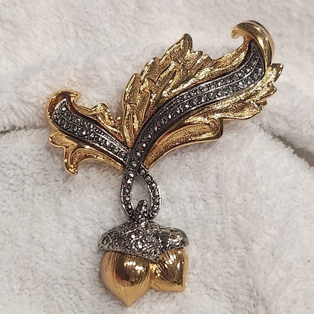 Avon Vintage‎ Acorn Leaf Brooch Gold Silver Tone Rhinestone Fall Autumn Jewelry